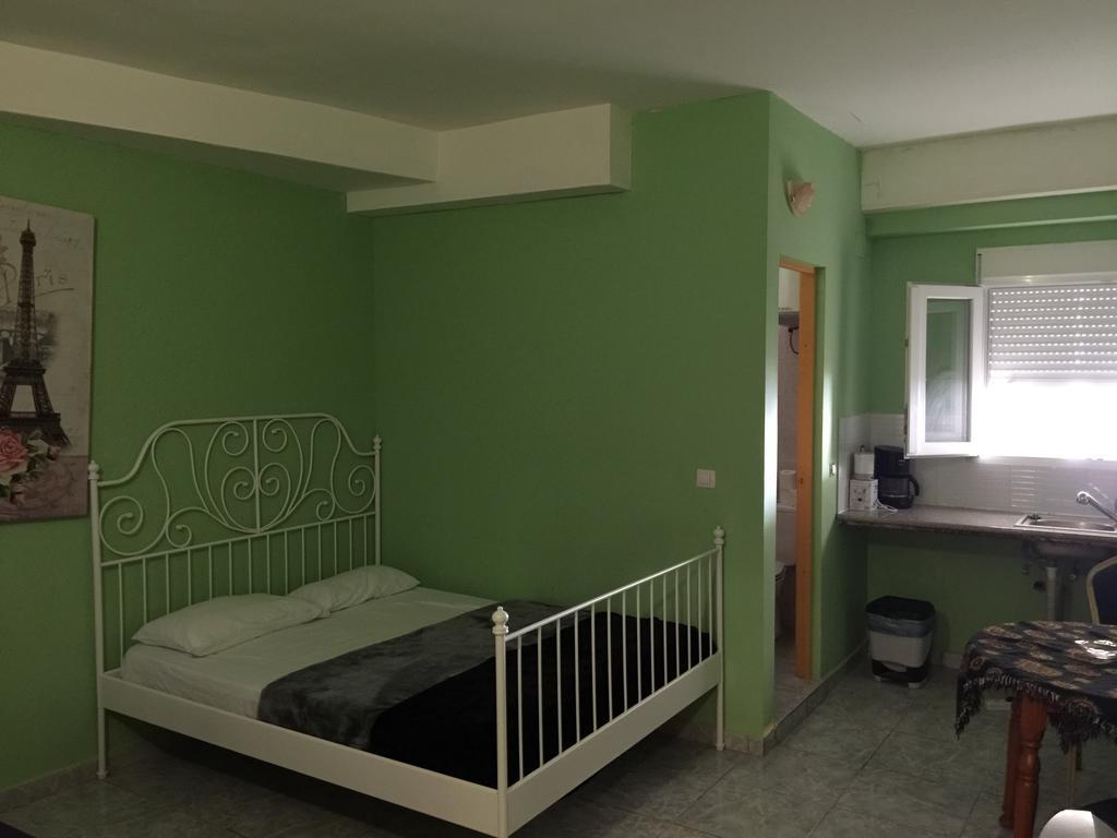 Tenerife Hostel Лос Кристианос Екстериор снимка